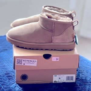 UGG Women’s Classic Ultra Mini Boot (Antilope)